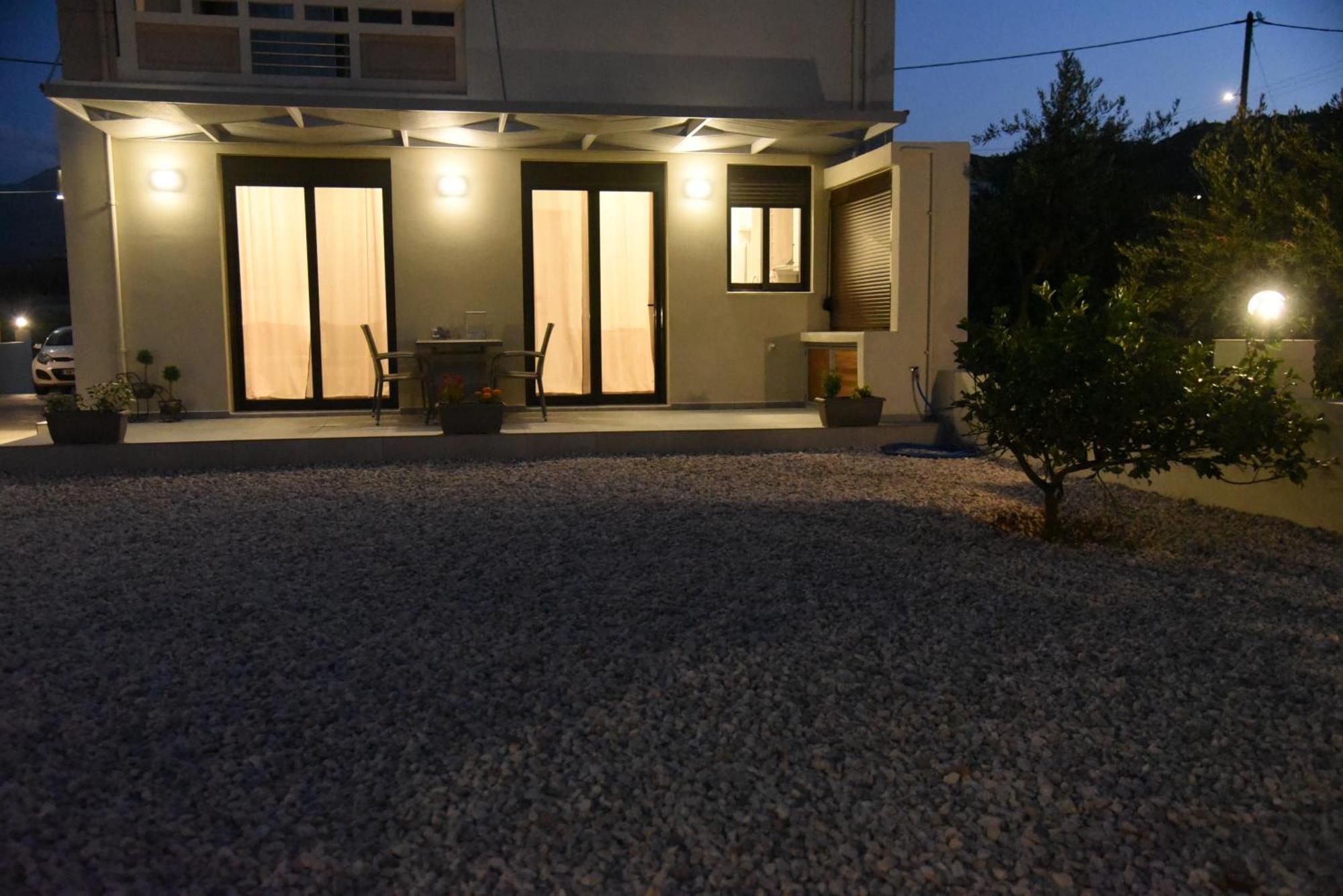 Pirgos Deluxe Apartment - Private Parking 基萨莫斯 外观 照片