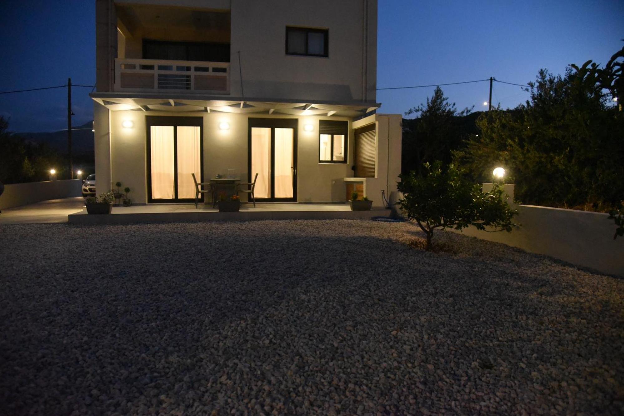Pirgos Deluxe Apartment - Private Parking 基萨莫斯 外观 照片